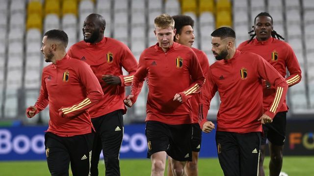 TORINO, ITALY - OCTOBER 06 : Eden Hazard midfielder of Belgium and Kevin De Bruyne forward of Belgium with Romelu Lukaku forward of Belgium and Yannick Carrasco forward of Belgium pictured during a training session of the Belgian National Football team prior to the UEFA Nations League Finals 2021 Semi-Final match between Belgium and France on October 6, 2021 in Torino, Italy, 6/10/2021 ( Photo by Philippe Crochet / Photonews via Getty Images)