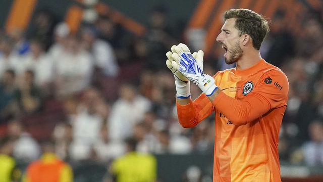 SEVILLE, SPAIN - MAY 18: goalkeeper Kevin Trapp of Eintracht Frankfurt gestures during the UEFA Europa League final match between Eintracht Frankfurt and Rangers FC at Estadio Ramon Sanchez Pizjuan on May 18, 2022 in Seville, Spain.