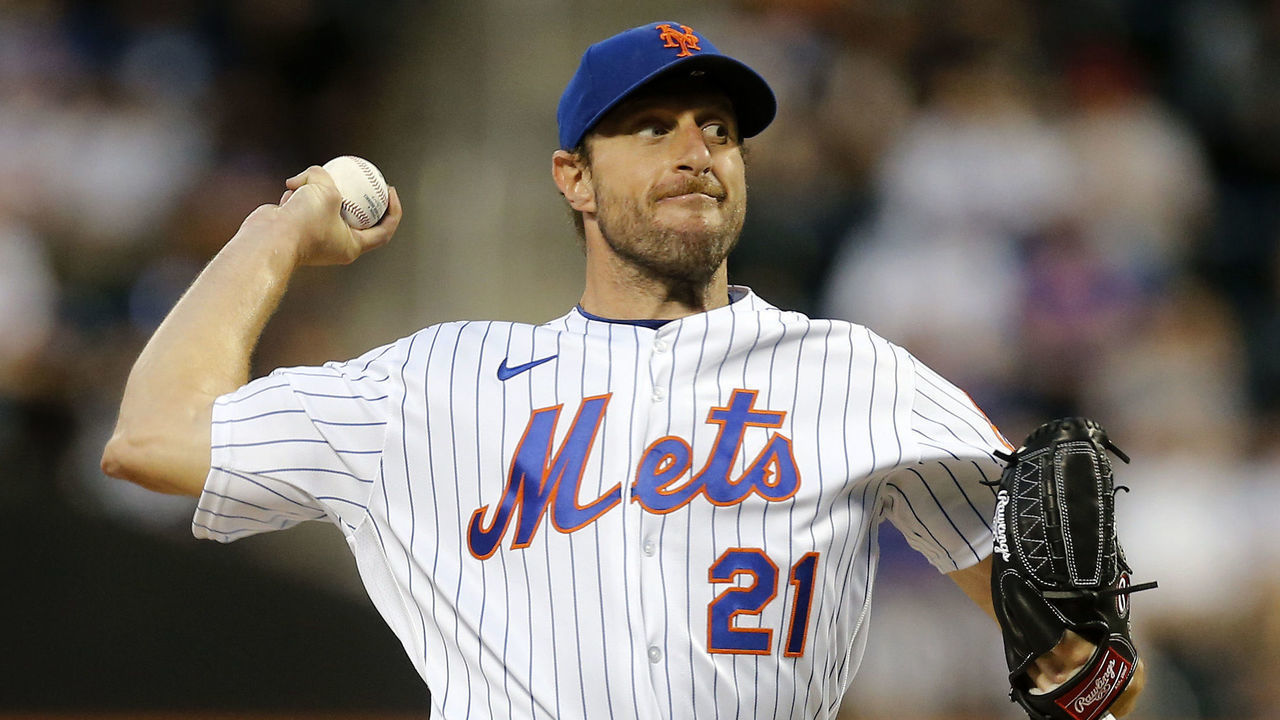 NEW YORK, NEW YORK - MAY 18: Max Scherzer #21 of the New York Mets pitches during the third inning against the St. Louis Cardinals at Citi Field on May 18, 2022 in New York City.