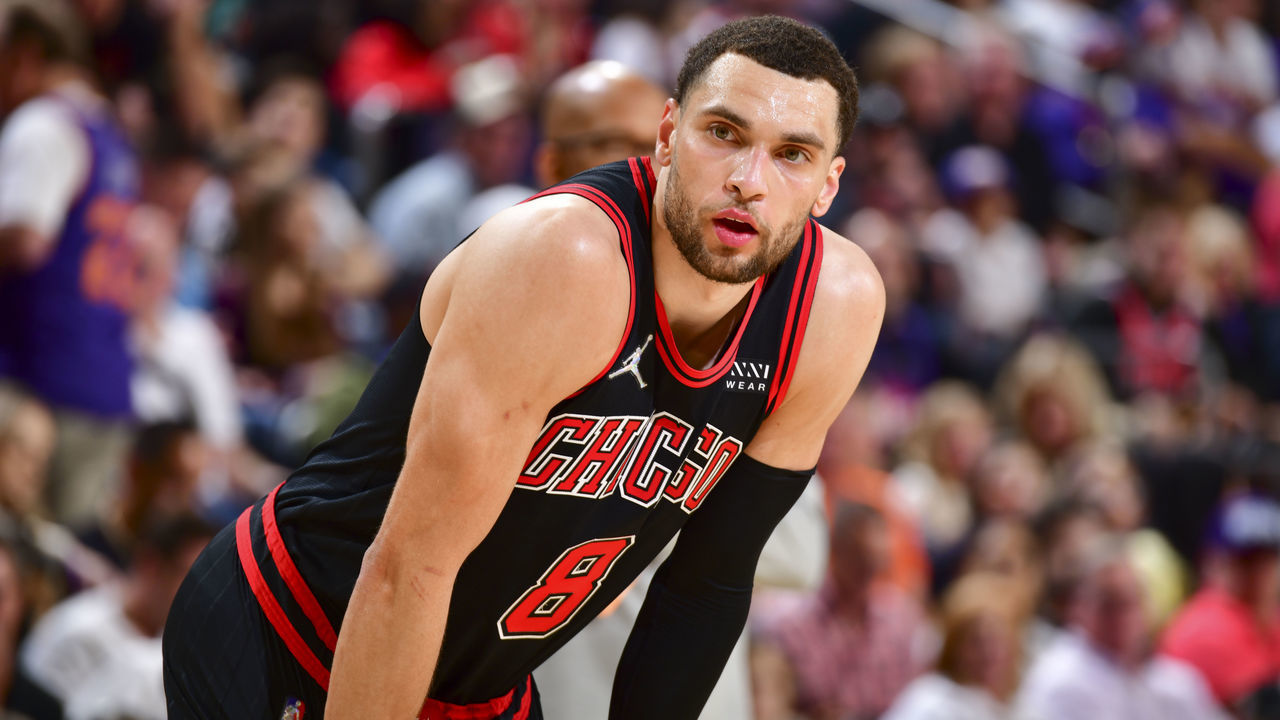 PHOENIX, AZ - MARCH 18: Zach LaVine #8 of the Chicago Bulls looks on during the game against the Phoenix Suns on March 18, 2022 at Footprint Center in Phoenix, Arizona. Mandatory Copyright Notice: Copyright 2022 NBAE