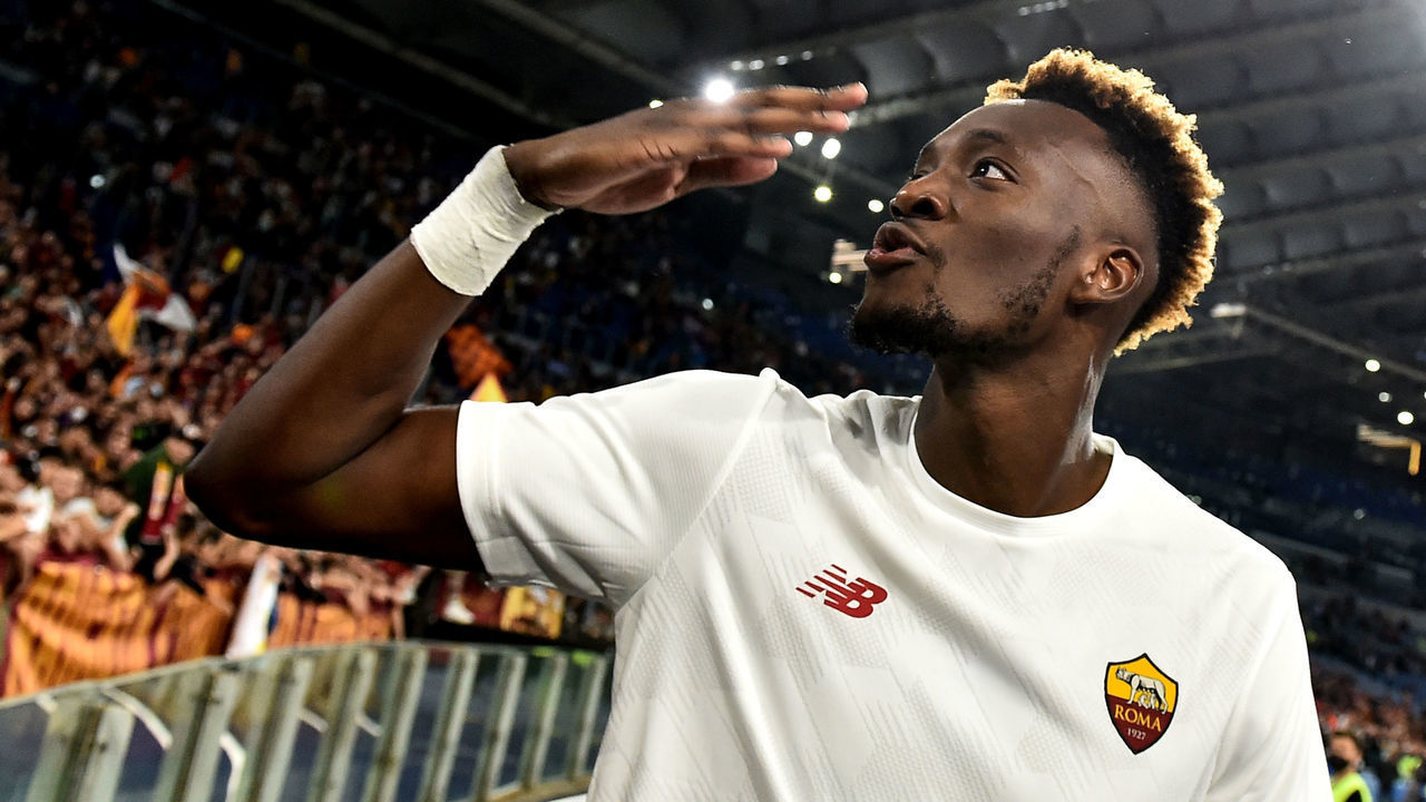OLIMPICO STADIUM, ROME, ITALY - 2022/05/14: Tammy Abraham of AS Roma waves to the supporters at the end of the Serie A football match between AS Roma and Venezia FC. Roma and Venezia drew 1-1.