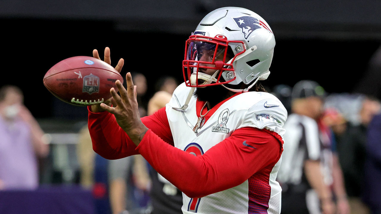 LAS VEGAS, NEVADA - FEBRUARY 06: Matthew Judon #9 of the New England Patriots warms up before the 2022 NFL Pro Bowl at Allegiant Stadium on February 06, 2022 in Las Vegas, Nevada.