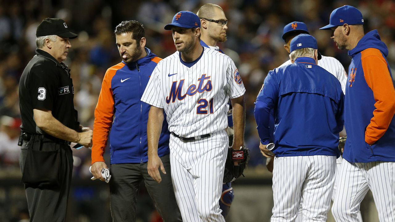 NEW YORK, NEW YORK - MAY 18: Max Scherzer #21 of the New York Mets leaves a game in the sixth inning against the St. Louis Cardinals with assistant athletic trainer Joe Golia at Citi Field on May 18, 2022 in New York City.