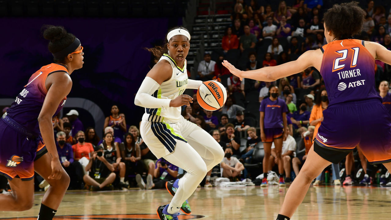 PHOENIX, AZ - MAY 19: Arike Ogunbowale #24 of the Dallas Wings dribbles the ball during the game against the Phoenix Mercury on May 19, 2022 at Footprint Center in Phoenix, Arizona. Mandatory Copyright Notice: Copyright 2022 NBAE