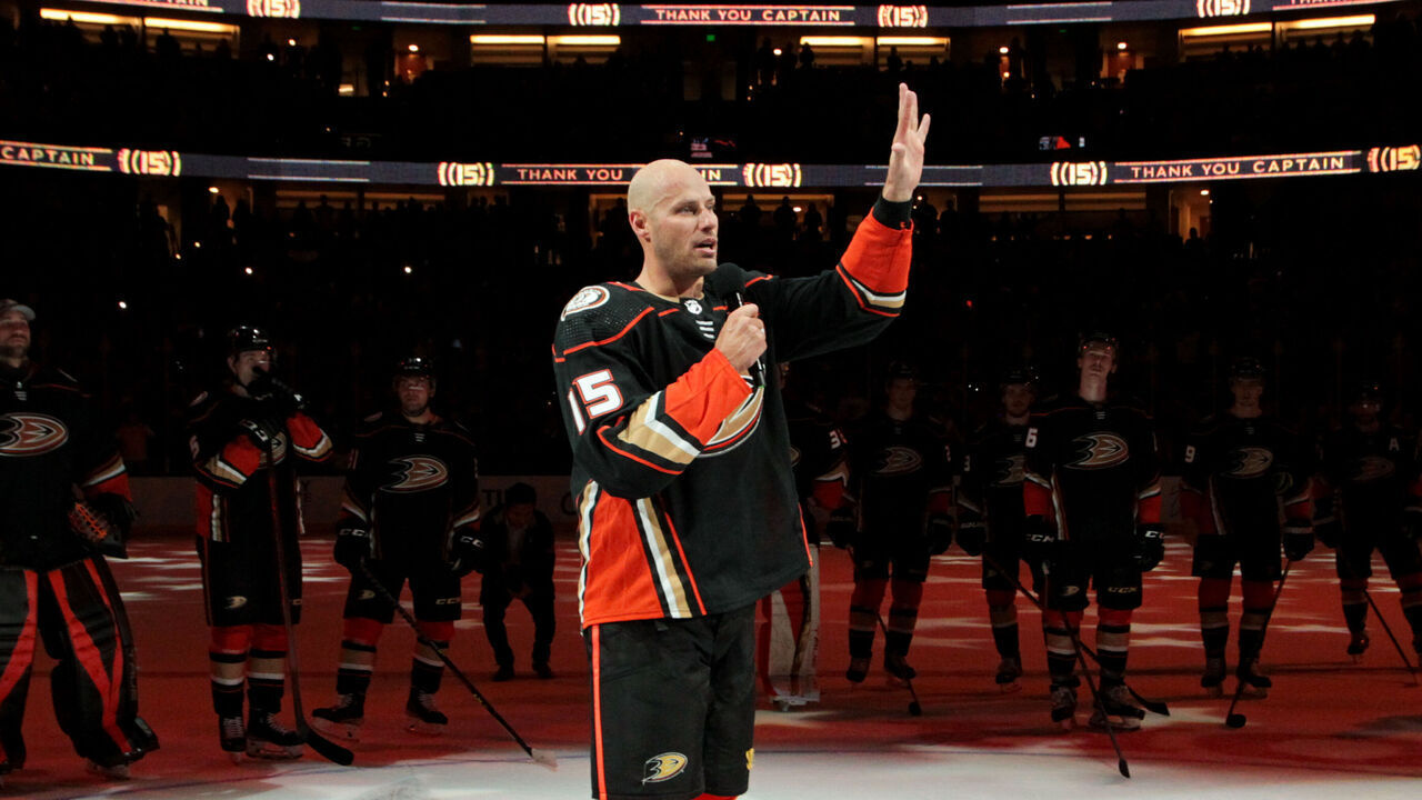 ANAHEIM, CA - APRIL 24: Ryan Getzlaf #15 of the Anaheim Ducks waves to fans after his last career NHL game after the game against the St. Louis Blues at Honda Center on April 24, 2022 in Anaheim, California.