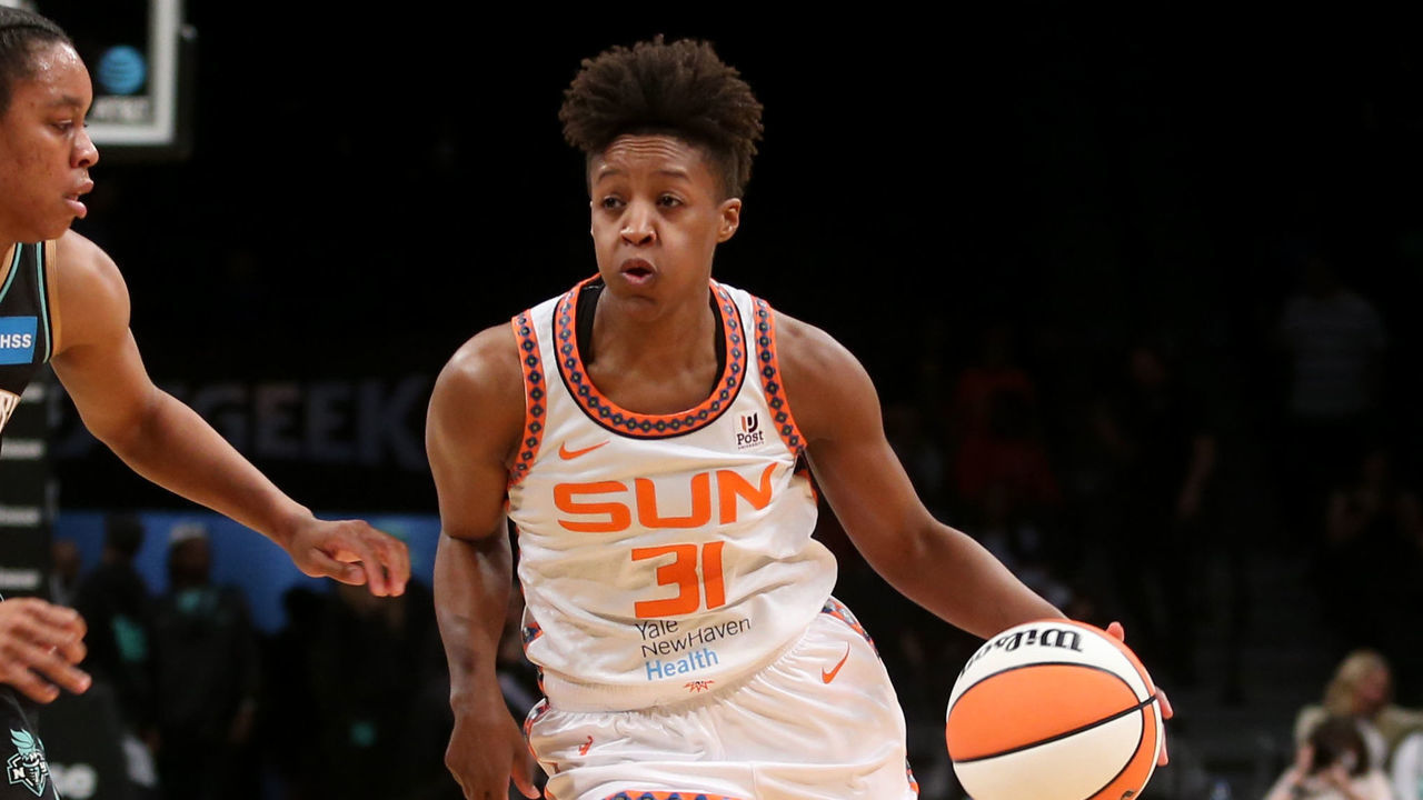 BROOKLYN, NY - MAY 17: Yvonne Anderson #31 of the Connecticut Sun drives to the basket during the game against the New York Liberty on May 17, 2022 at at Barclays Center in Brooklyn, New York. Mandatory Copyright Notice: Copyright 2022 NBAE