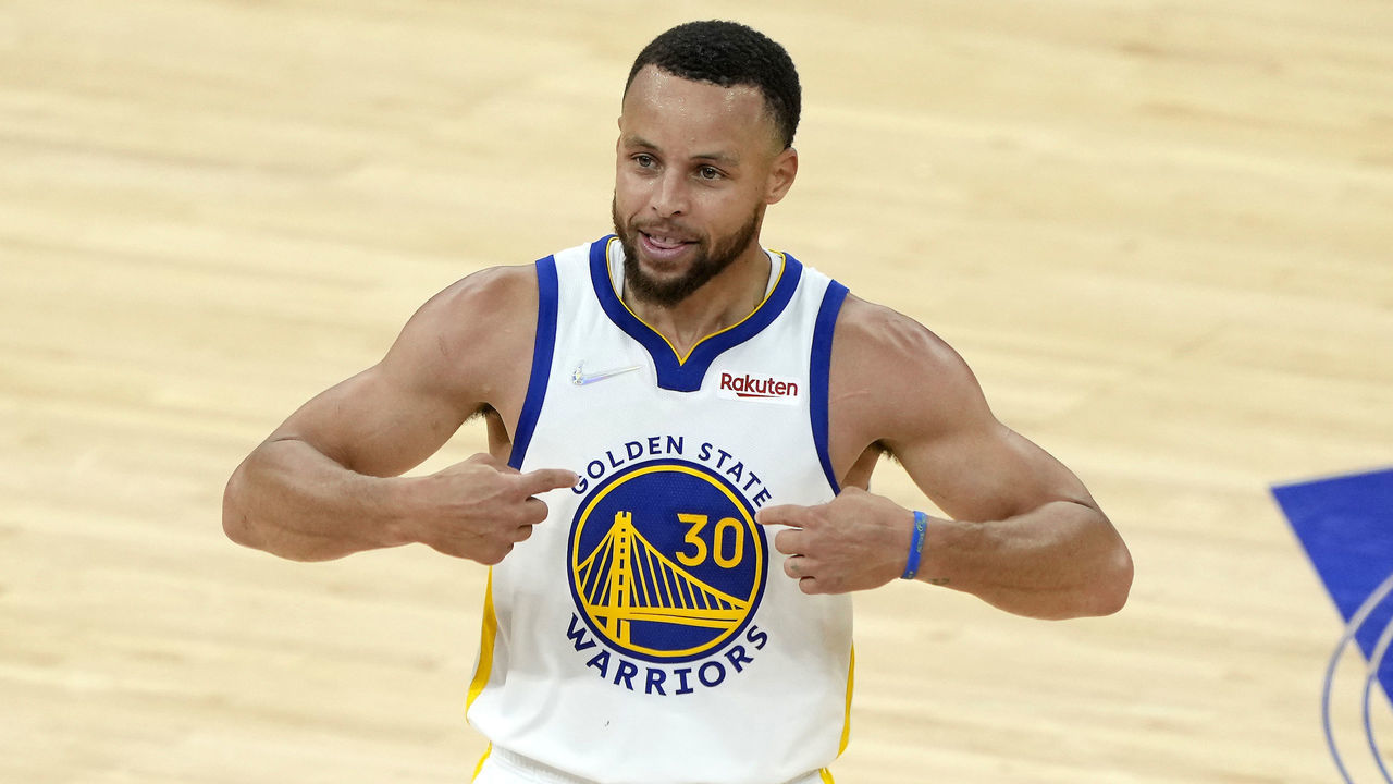 SAN FRANCISCO, CALIFORNIA - MAY 20: Stephen Curry #30 of the Golden State Warriors reacts after a play during the fourth quarter against the Dallas Mavericks in Game Two of the 2022 NBA Playoffs Western Conference Finals at Chase Center on May 20, 2022 in San Francisco, California. NOTE TO USER: User expressly acknowledges and agrees that, by downloading and/or using this photograph, User is consenting to the terms and conditions of the Getty Images License Agreement.