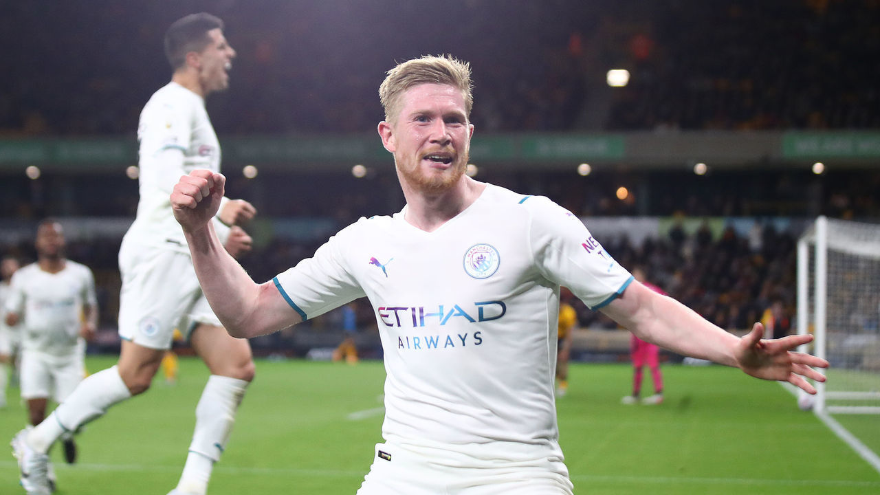 WOLVERHAMPTON, ENGLAND - MAY 11: Kevin De Bruyne of Manchester City celebrates scoring his side's fourth goal during the Premier League match between Wolverhampton Wanderers and Manchester City at Molineux on May 11, 2022 in Wolverhampton, England.