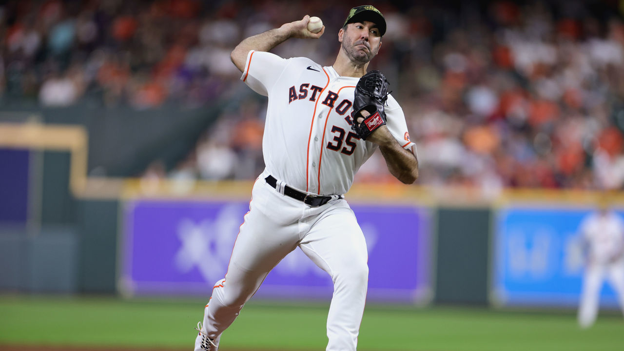 HOUSTON, TEXAS - MAY 21: Justin Verlander #35 of the Houston Astros in action against the Texas Rangers at Minute Maid Park on May 21, 2022 in Houston, Texas.