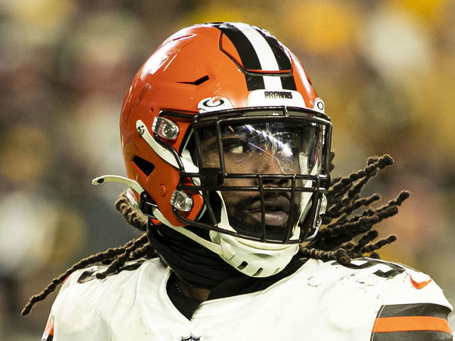 Browns DE Clowney to miss Steelers game with ankle injury