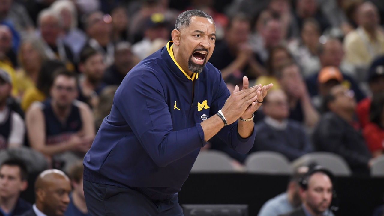 College Basketball: NCAA Playoffs: Michigan Head Coach Juwan Howard in action, claps his hands vs Villanova at AT&T Center. San Antonio, TX 3/24/2022 CREDIT: Greg Nelson (Set Number: X163992 TK1)