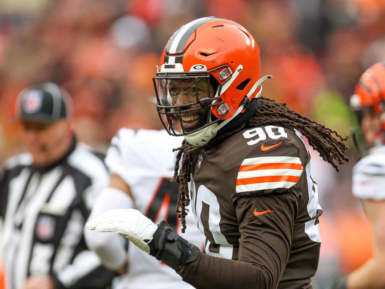 Jadeveon Clowney re-signs with Browns on one-year, $11M deal