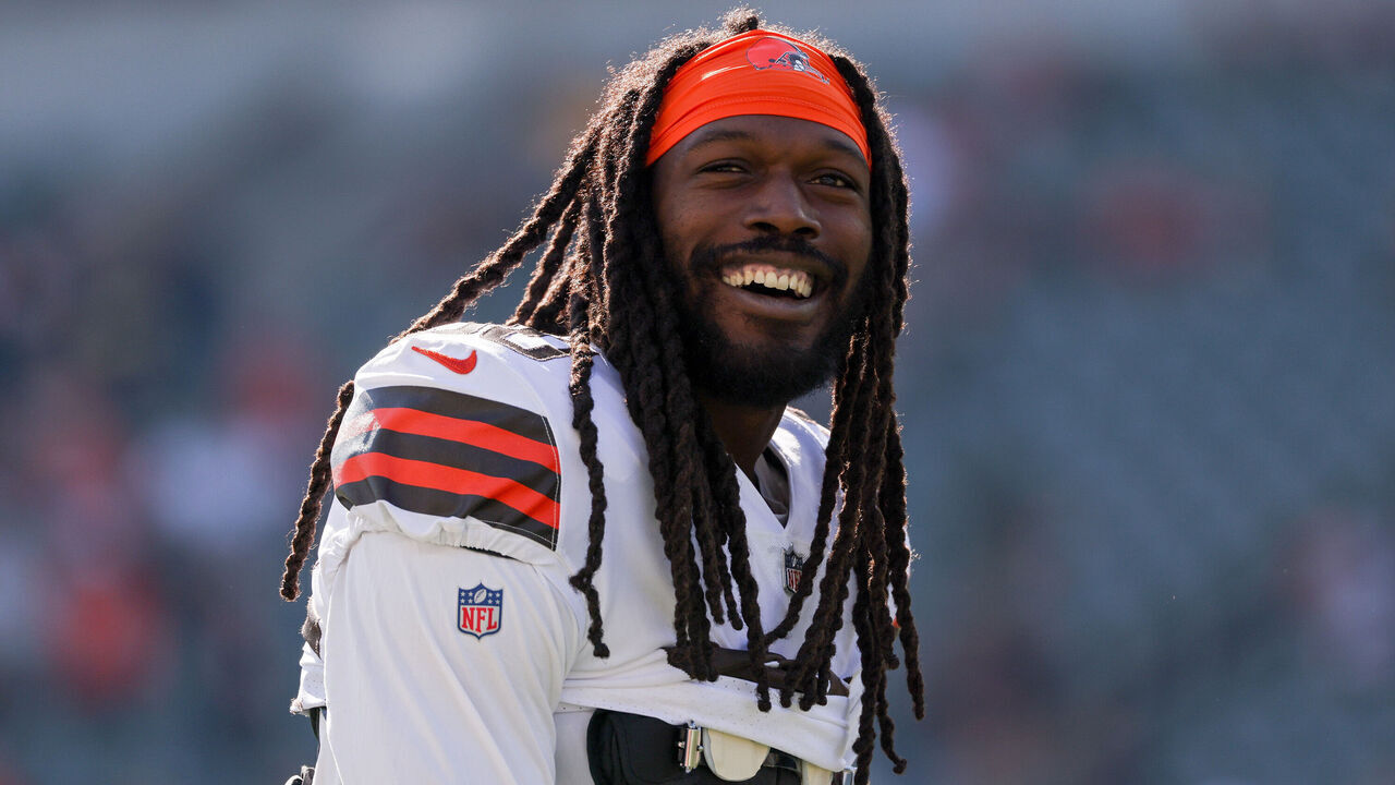 CINCINNATI, OHIO - NOVEMBER 07: Jadeveon Clowney #90 of the Cleveland Browns looks on before the game against the Cincinnati Bengals at Paul Brown Stadium on November 07, 2021 in Cincinnati, Ohio.