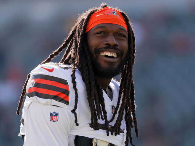 Browns sign 3-time Pro Bowl pass rusher Jadeveon Clowney