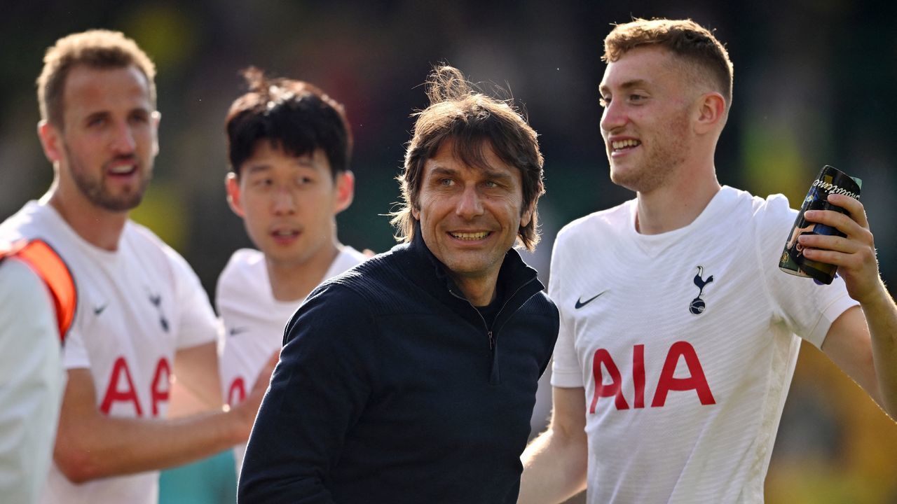 Tottenham Hotspur's Italian head coach Antonio Conte (C) celebrates with his team at the end of the English Premier League football match between Norwich City and Tottenham Hotspur at Carrow Road Stadium in Norwich, eastern England, on May 22, 2022. - RESTRICTED TO EDITORIAL USE. No use with unauthorized audio, video, data, fixture lists, club/league logos or 'live' services. Online in-match use limited to 120 images. An additional 40 images may be used in extra time. No video emulation. Social media in-match use limited to 120 images. An additional 40 images may be used in extra time. No use in betting publications, games or single club/league/player publications.