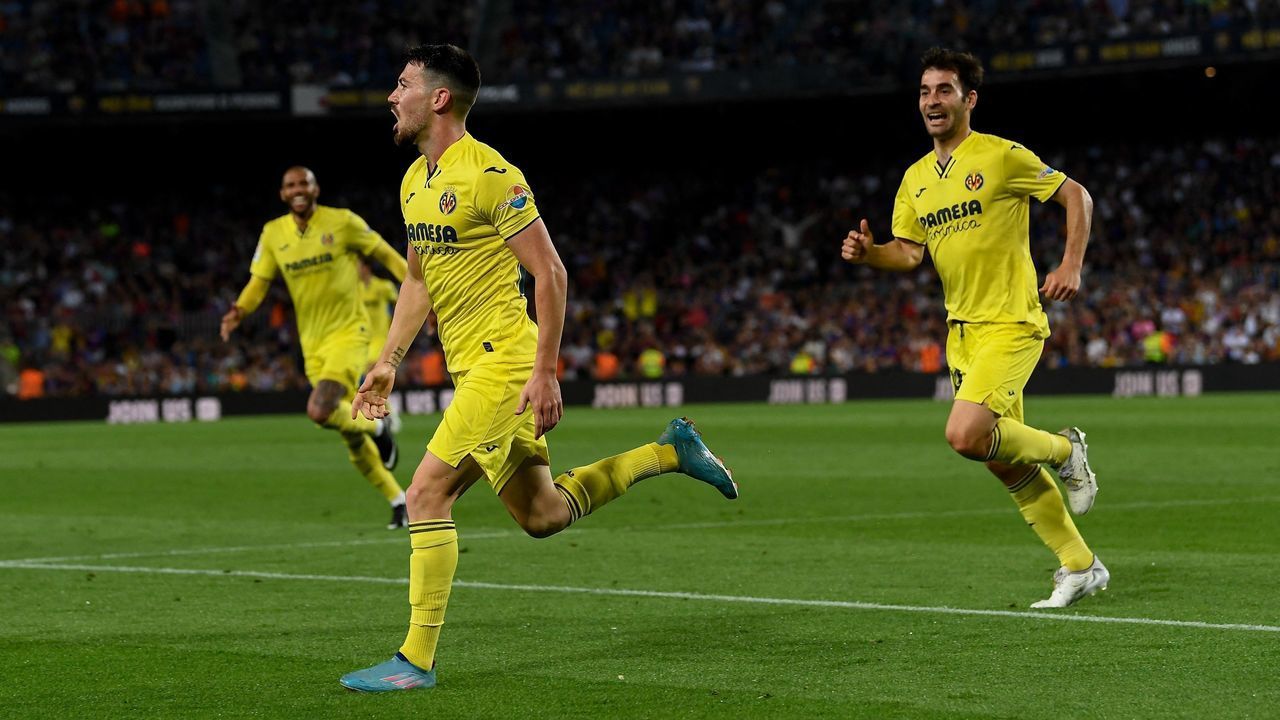 Villarreal's Spanish midfielder Moises Gomez celebrates after scoring his team's second goal during the Spanish League football match between FC Barcelona and Villarreal CF at the Camp Nou stadium in Barcelona on May 22, 2022.