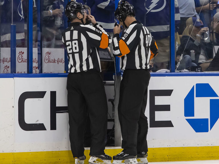 Lightning score 4 unanswered goals en route to comfortable win