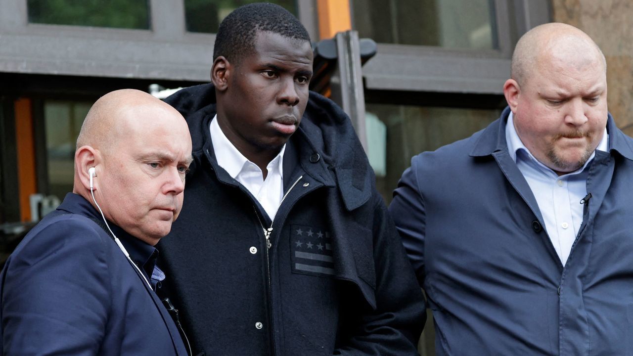 West Ham United's French defender Kurt Zouma (C) leaves after appearing at Thames Magistrates' Court in London on May 24, 2022. - West Ham defender Kurt Zouma admitted kicking and slapping his pet cat as he appeared at a court in London on Tuesday, in a case that caused public outrage across Britain. The France international pleaded guilty to two counts under the Animal Welfare Act at Thames Magistrates' Court in east London.