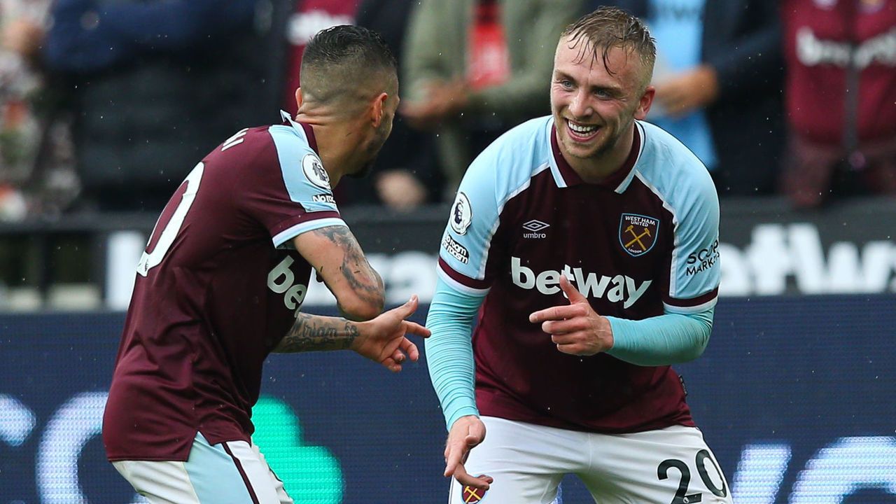 LONDON, ENGLAND - MAY 15: Jarrod Bowen of West Ham United celebrates scoring his side's second goal with team mate Manuel Lanzini during the Premier League match between West Ham United and Manchester City at London Stadium on May 15, 2022 in London, United Kingdom.