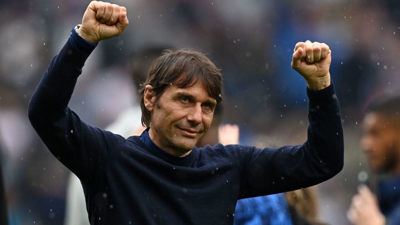 Tottenham Hotspur's Italian head coach Antonio Conte gestures to supporters after the English Premier League football match between Tottenham Hotspur and Burnley at Tottenham Hotspur Stadium in London, on May 15, 2022. - - RESTRICTED TO EDITORIAL USE. No use with unauthorized audio, video, data, fixture lists, club/league logos or 'live' services. Online in-match use limited to 120 images. An additional 40 images may be used in extra time. No video emulation. Social media in-match use limited to 120 images. An additional 40 images may be used in extra time. No use in betting publications, games or single club/league/player publications.