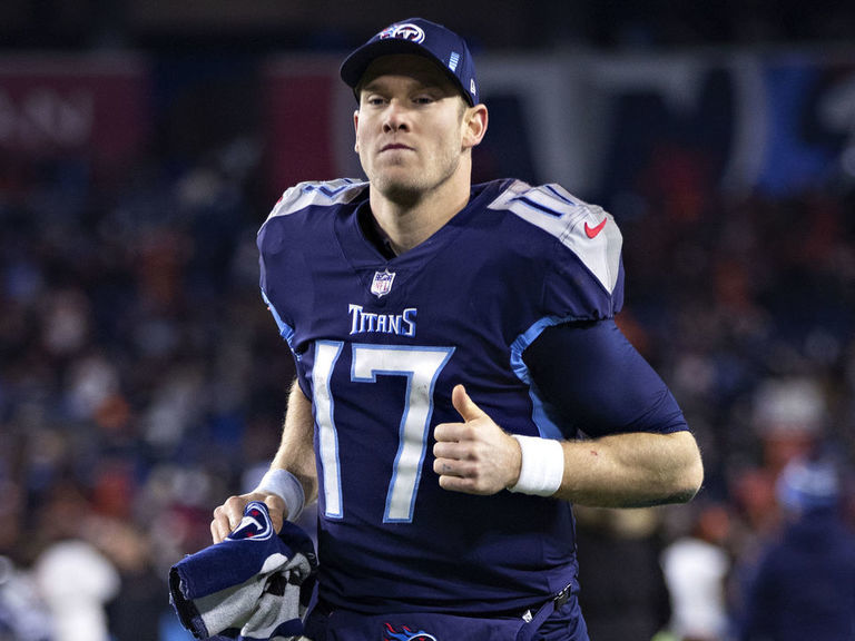 Tennessee Titans quarterback Ryan Tannehill (17) hands off to Trunning back  Derrick Henry (22) during the first half of an NFL Divisional Playoff game  at Nissan Stadium in Nashville, Tennessee, on Saturday