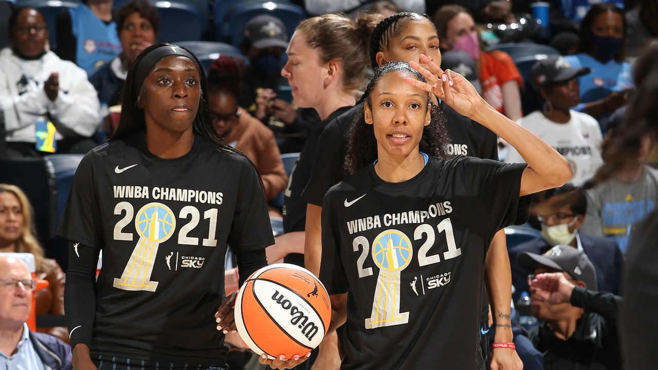 INDIANAPOLIS, IN - MAY 24: Rebekah Gardner #35 of the Chicago Sky warms up before the game against the Indiana Fever on May 24, 2022 at the Gainbridge Fieldhouse in Indianapolis, Indiana. Mandatory Copyright Notice: Copyright 2022 NBAE .