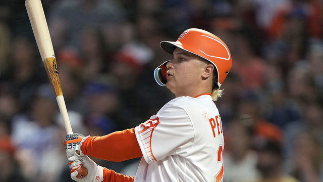 SAN FRANCISCO, CALIFORNIA - MAY 24: Joc Pederson #23 of the San Francisco Giants hits a two-run home run against the New York Mets in the bottom of the fifth inning at Oracle Park on May 24, 2022 in San Francisco, California.