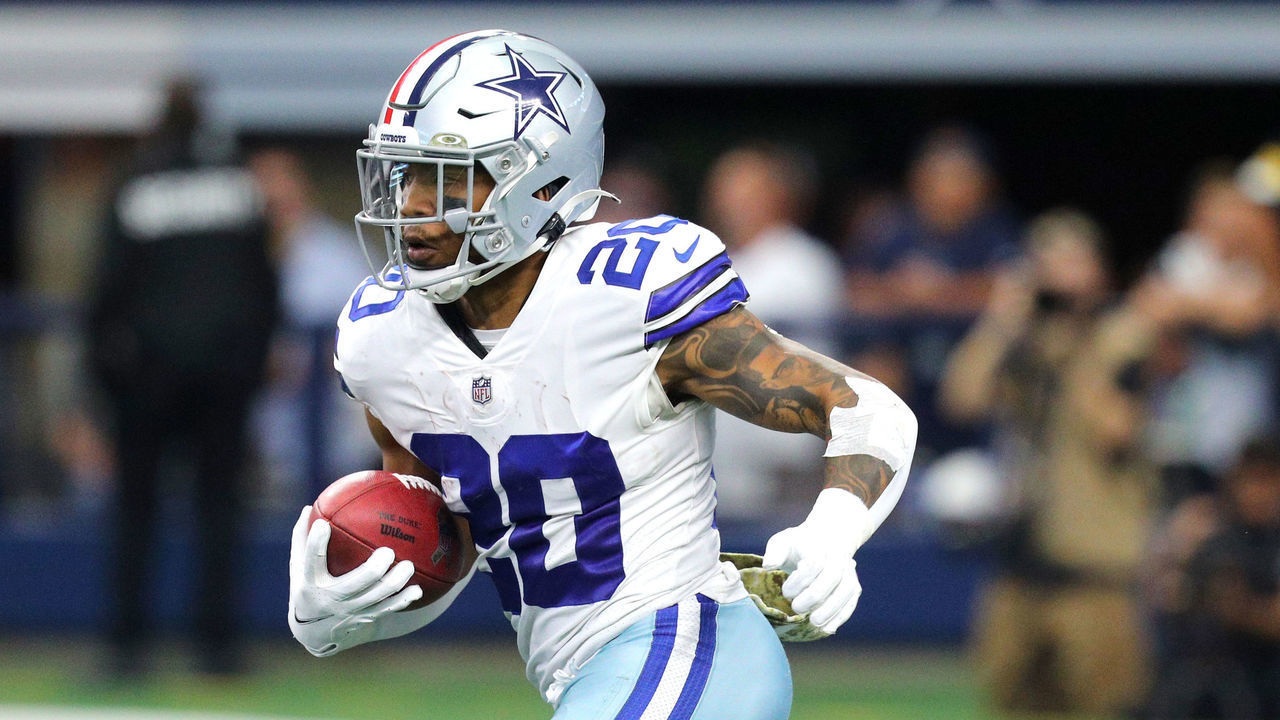 ARLINGTON, TEXAS - NOVEMBER 07: Tony Pollard #20 of the Dallas Cowboys returns a kickoff during the third quarter against the Denver Broncos at AT&T Stadium on November 07, 2021 in Arlington, Texas.