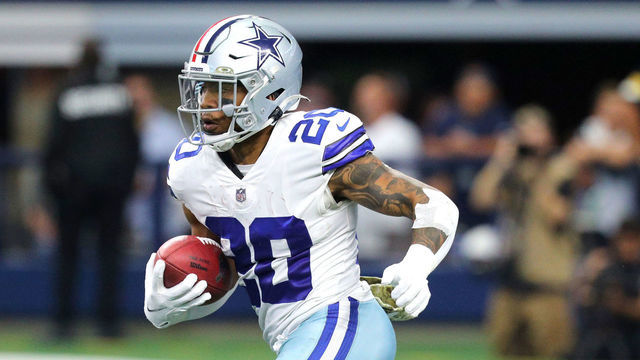 ARLINGTON, TEXAS - NOVEMBER 07: Tony Pollard #20 of the Dallas Cowboys returns a kickoff during the third quarter against the Denver Broncos at AT&T Stadium on November 07, 2021 in Arlington, Texas.