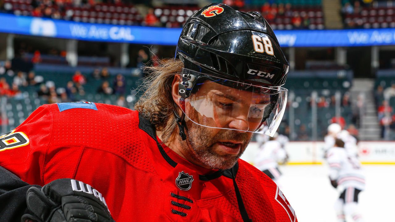 CALGARY, AB - DECEMBER 31: Jaromir Jagr #68 of the Calgary Flames at warm up in an NHL game on December 31, 2017 at the Scotiabank Saddledome in Calgary, Alberta, Canada.