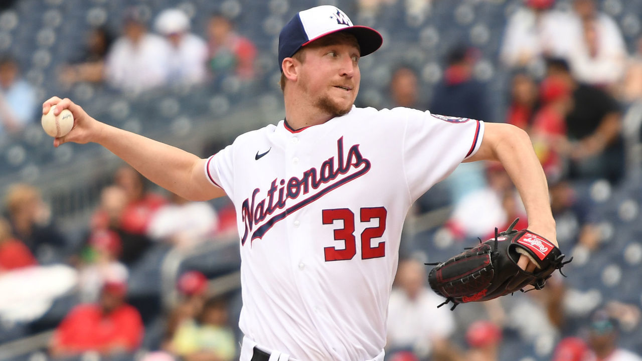 WASHINGTON, DC - MAY 25: Erick Fedde #32 of the Washington Nationals pitches in the third inning during a baseball game against the Los Angeles Dodgers at Nationals Park on May 25, 2022 in Washington DC.