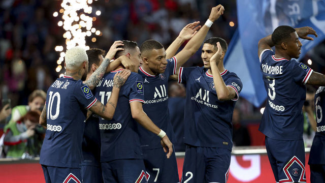 PARIS, FRANCE - MAY 21: Angel Di Maria of PSG - crying - celebrates his goal with Neymar Jr, Kylian Mbappe, Achraf Hakimi during the Ligue 1 Uber Eats match between Paris Saint-Germain (PSG) and FC Metz at Parc des Princes stadium on May 21, 2022 in Paris, France.