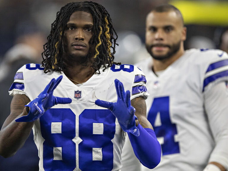 Dallas Cowboys wide receiver CeeDee Lamb (88) carries the ball against the  Washington Commanders during an NFL football game in Arlington, Texas,  Sunday, Oct. 2, 2022. (AP Photo/Ron Jenkins Stock Photo - Alamy