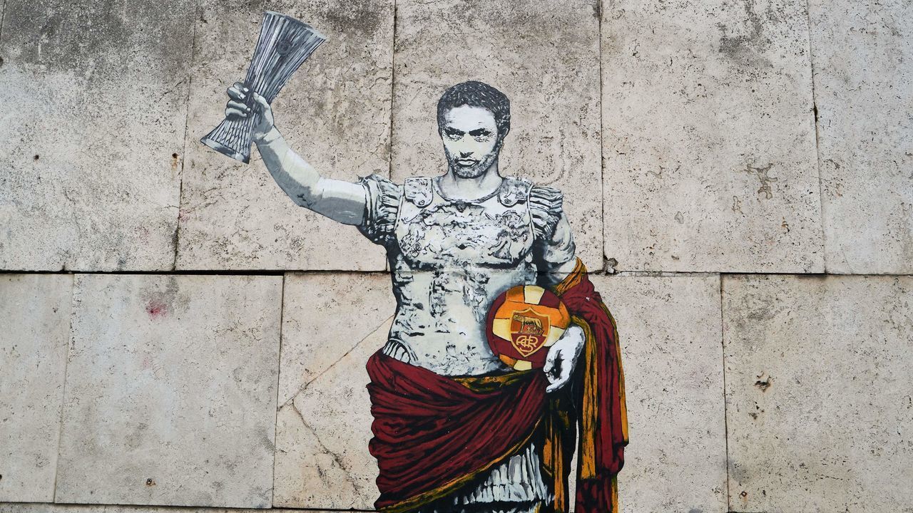 TOPSHOT - This photograph taken on May 26, 2022 shows a painting of artist Harry Greb, depicting Roma's Portuguese head coach Jose Mourinho, who led the team to the victory in UEFA Europa Conference League, in central Rome. - - RESTRICTED TO EDITORIAL USE - MANDATORY MENTION OF THE ARTIST UPON PUBLICATION - TO ILLUSTRATE THE EVENT AS SPECIFIED IN THE CAPTION