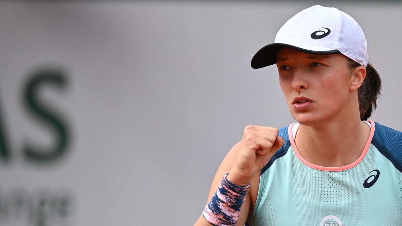 Poland's Iga Swiatek reacts after winning against US' Alison Riske at the end of their women's singles match on day five of the Roland-Garros Open tennis tournament at the Court Suzanne-Lenglen in Paris on May 26, 2022.