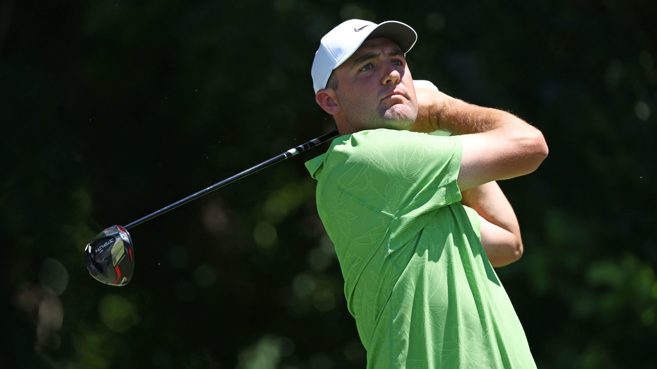 FORT WORTH, TEXAS - MAY 26: Scottie Scheffler of the United States plays his shot from the sixth tee during the first round of the Charles Schwab Challenge at Colonial Country Club on May 26, 2022 in Fort Worth, Texas.