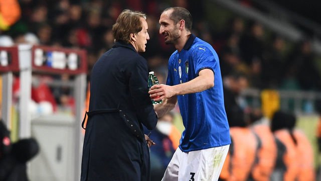 KONYA, TURKEY - MARCH 29: Head coach of Italy Roberto Mancini reacts with Giorgio Chiellini of Italy during the International Friendly match between Turkey and Italy on March 29, 2022 in Konya, Turkey.