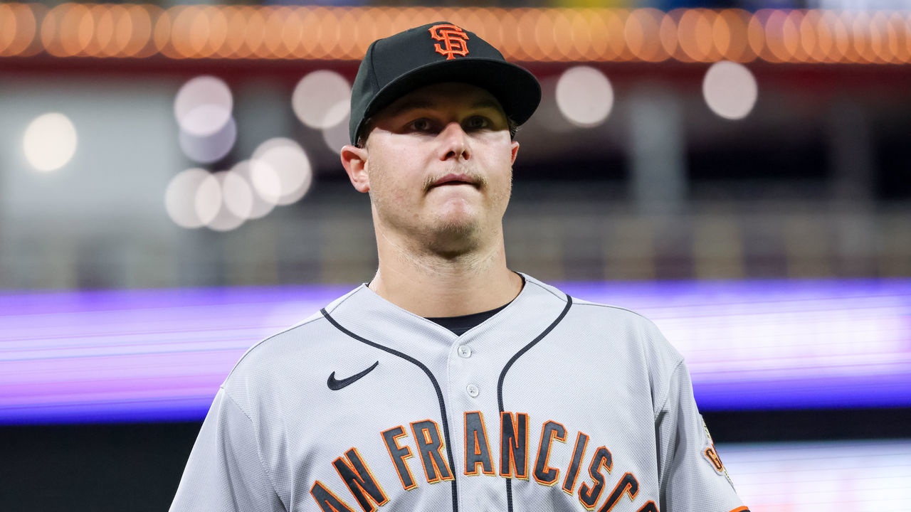 CINCINNATI, OHIO - MAY 27: Joc Pederson #23 of the San Francisco Giants walks across the field in the sixth inning against the Cincinnati Reds at Great American Ball Park on May 27, 2022 in Cincinnati, Ohio.