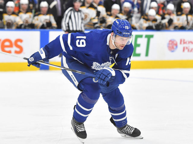 TORONTO, ON - APRIL 29: Toronto Maple Leafs Right Wing Jason Spezza (19) tracks the play along the boards in the third period during the NHL regular season game between the Boston Bruins and the Toronto Maple Leafs on April 29, 2022, at Scotiabank Arena in Toronto, ON, Canada.