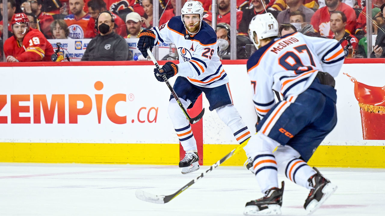 CALGARY, AB - MAY 18: Edmonton Oilers Center Leon Draisaitl (29) passes the puck to Edmonton Oilers Center Connor McDavid (97) during the third period of game 1 of the second round of the NHL Stanley Cup Playoffs between the Calgary Flames and the Edmonton Oilers on May 18, 2022, at the Scotiabank Saddledome in Calgary, AB.