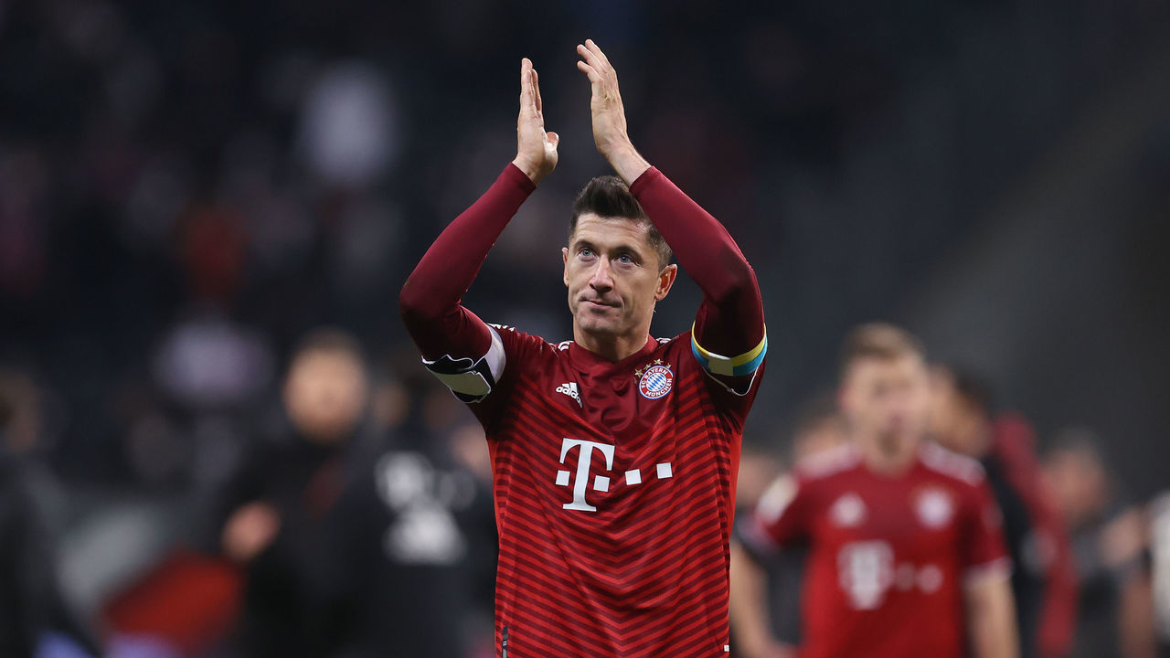 FRANKFURT AM MAIN, GERMANY - FEBRUARY 26: Robert Lewandowski of FC Bayern Muenchen applauds the fans following the Bundesliga match between Eintracht Frankfurt and FC Bayern München at Deutsche Bank Park on February 26, 2022 in Frankfurt am Main, Germany.