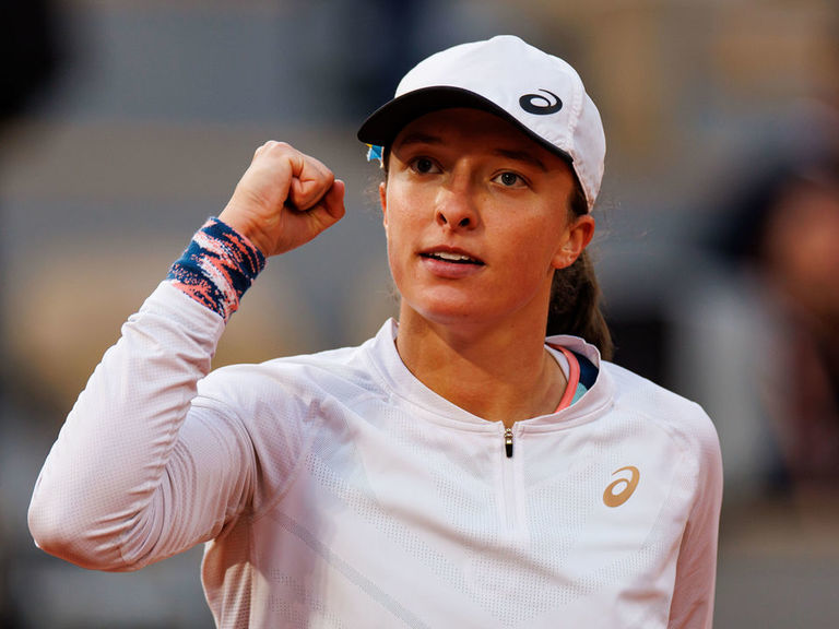 Swiatek extends win streak with victory over Zheng at French Open ...