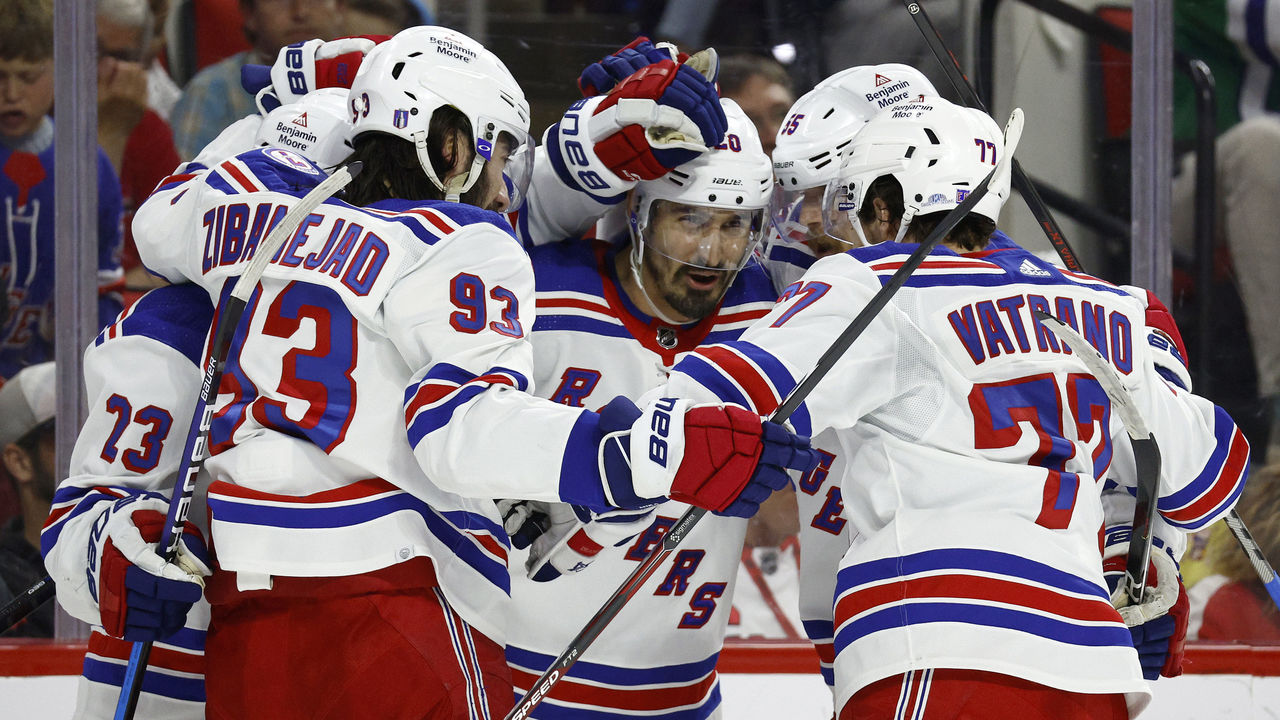 Chytil Scores Twice, Rangers Rout Lightning 6-2 in Game 1