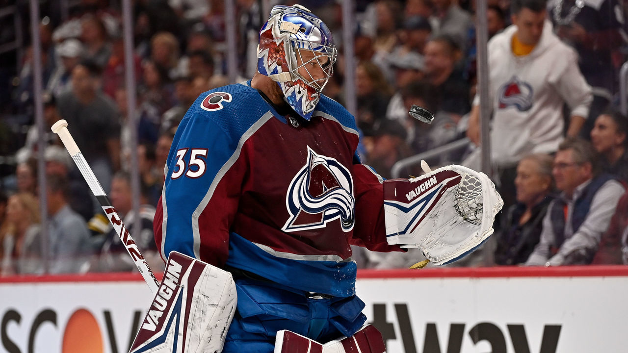 DENVER, CO - MAY 25: Colorado Avalanche goaltender Darcy Kuemper (35) tosses the puck in his glove after making a save in the first period during a Stanley Cup Playoffs round 2 game between the St. Louis Blues and the Colorado Avalanche at Ball Arena in Denver, Colorado on May 25, 2022.