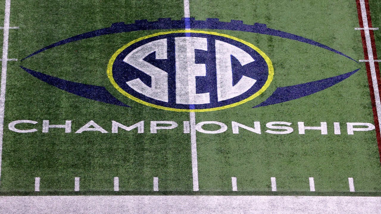 ATLANTA, GEORGIA - DECEMBER 04: Overhead view of the Mercedes-Benz Stadium before the SEC Championship game between the Alabama Crimson Tide and Georgia Bulldogs on December 04, 2021 in Atlanta, Georgia.