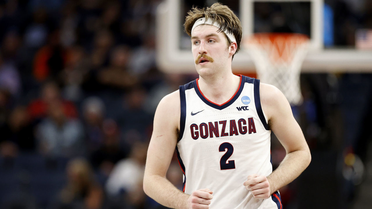SAN FRANCISCO, CALIFORNIA - MARCH 24: Drew Timme #2 of the Gonzaga Bulldogs looks on against the Arkansas Razorbacks during the first half in the Sweet Sixteen round game of the 2022 NCAA Men's Basketball Tournament at Chase Center on March 24, 2022 in San Francisco, California.