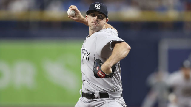 ST. PETERSBURG, FL - MAY 27: New York Yankees relief pitcher Clay Holmes (35) delivers a pitch during the MLB regular season game between the New York Yankees and the Tampa Bay Rays on May 27, 2022, at Tropicana Field in St. Petersburg, FL.