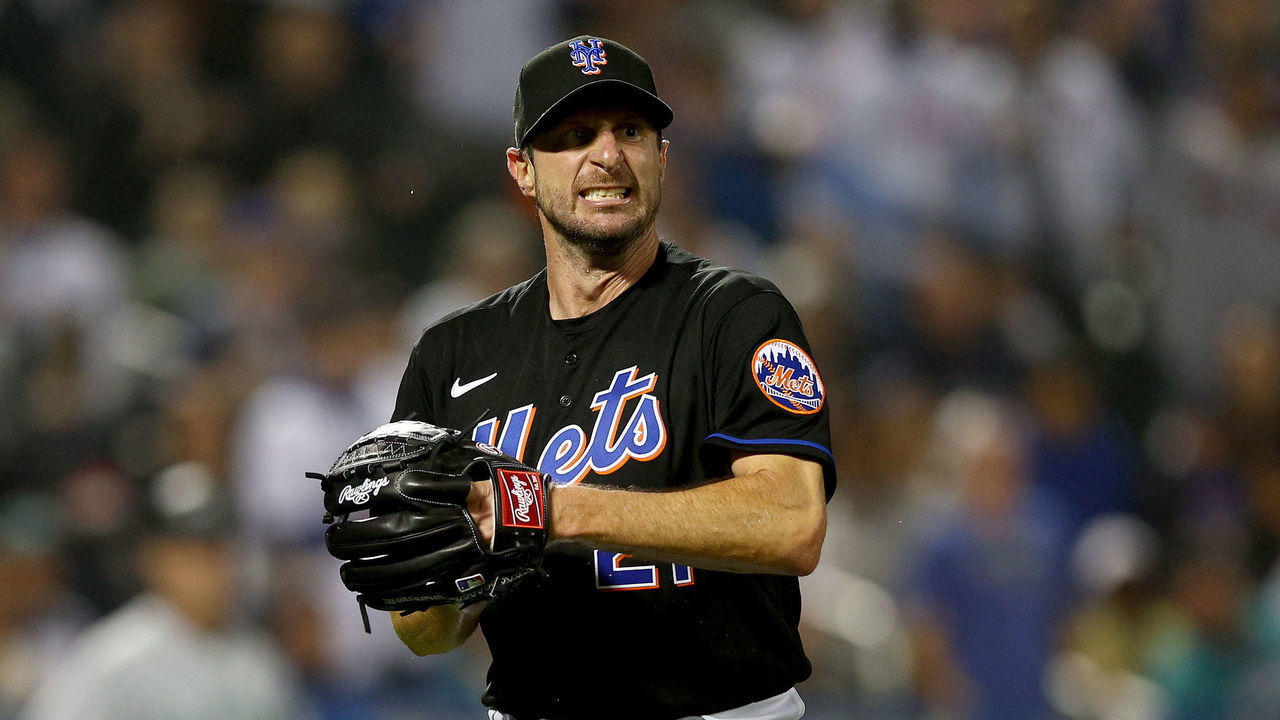 NEW YORK, NEW YORK - MAY 13: Max Scherzer #21 of the New York Mets reacts against the Seattle Mariners at Citi Field on May 13, 2022 in the Flushing neighborhood of the Queens borough of New York City.