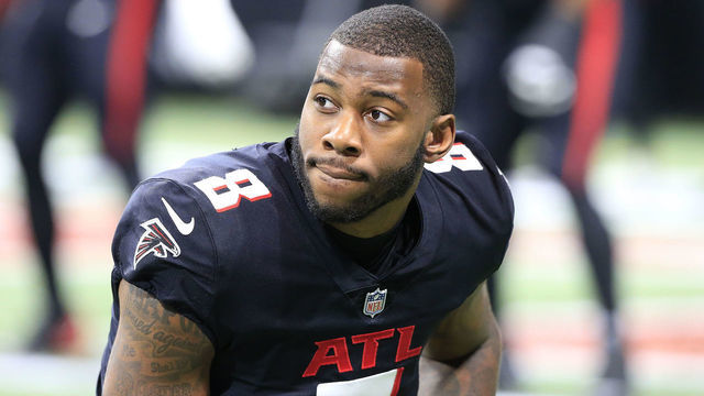 ATLANTA, GA - JANUARY 09: Atlanta Falcons Tight End Kyle Pitts (8) during the final NFL regular season game between the Atlanta Falcions and the New Orleans Saints on January 9, 2022 at Mercedes-Benz Stadium in Atlanta, Georgia.