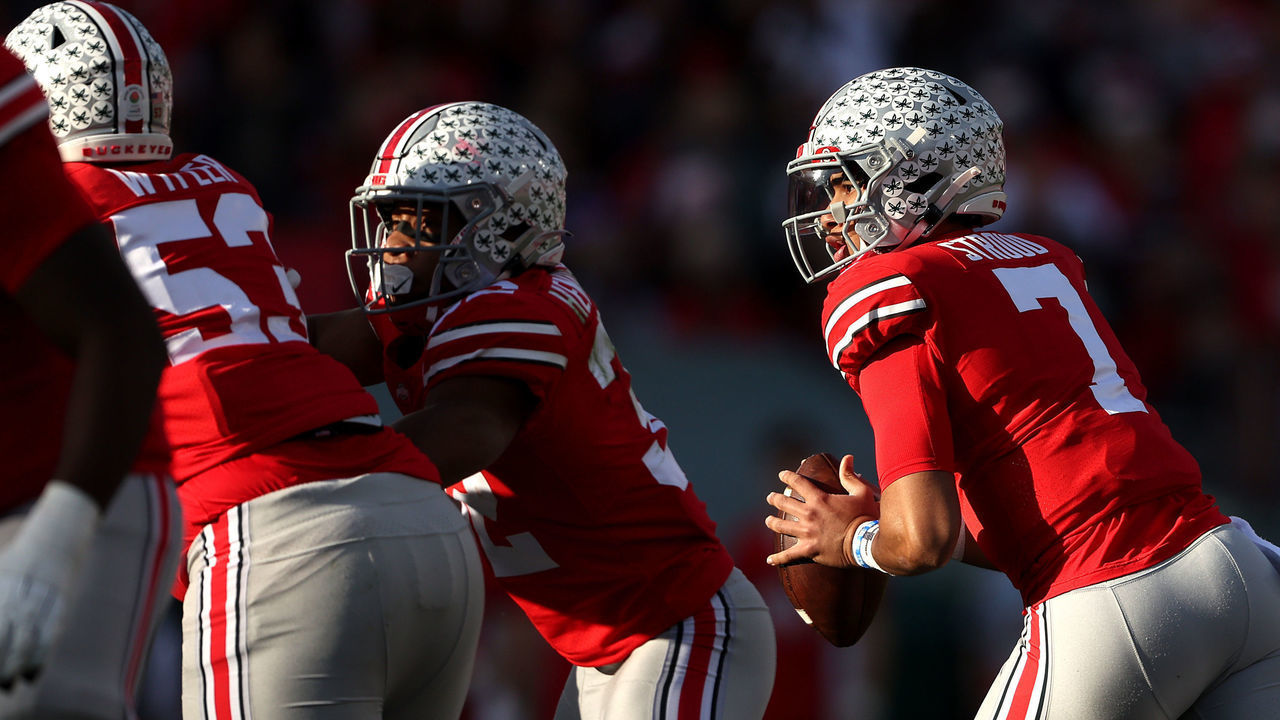 PASADENA, CALIFORNIA - JANUARY 01: C.J. Stroud #7 of the Ohio State Buckeyes looks to pass against the Utah Utes during the first half of the Rose Bowl game at the Rose Bowl on January 01, 2022 in Pasadena, California.